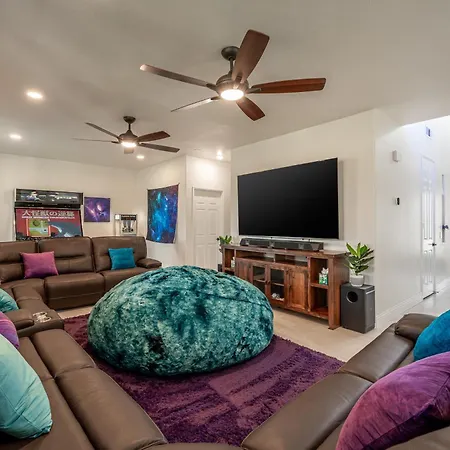 Villa Coachella Play - 6Br Multi-Gen Fun Zone And Retreat With Free Heated Pool